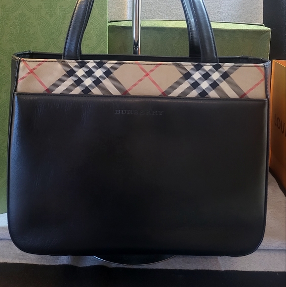 Burberry Handbags - Authentic Leather Burberry handbag - EUC
